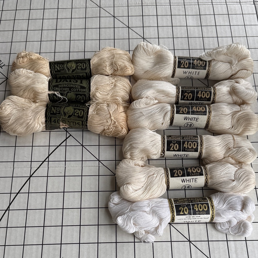 Lot/9 Vintage Daisy Lily Mercerized Crochet Cotton No 20 400 Yards White Thread - Picture 2 of 7